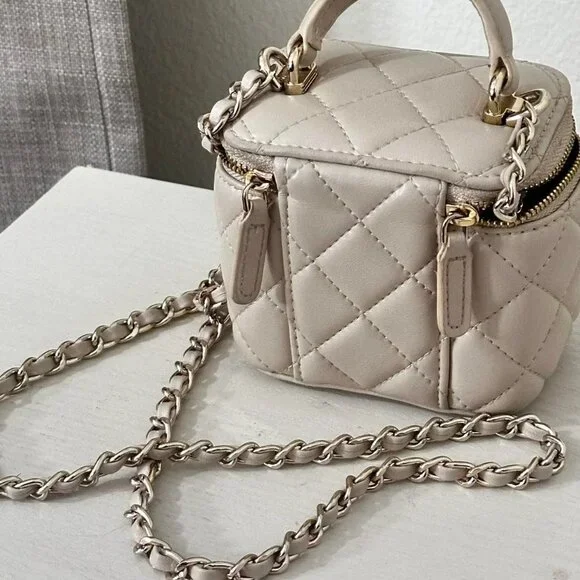 Chanel Handbag - Picture 4 of 5